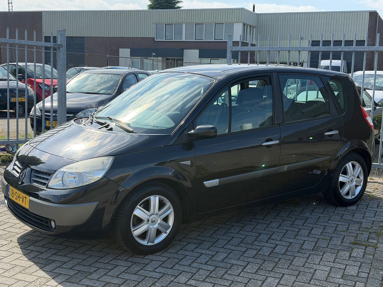 Renault Scénic - 2.0-16V Privilège Luxe AUTOMAAT 135PK NL AUTO NAP! 2e eigenaar l DEALER OH! NAVI l CRUISE - AutoWereld.nl