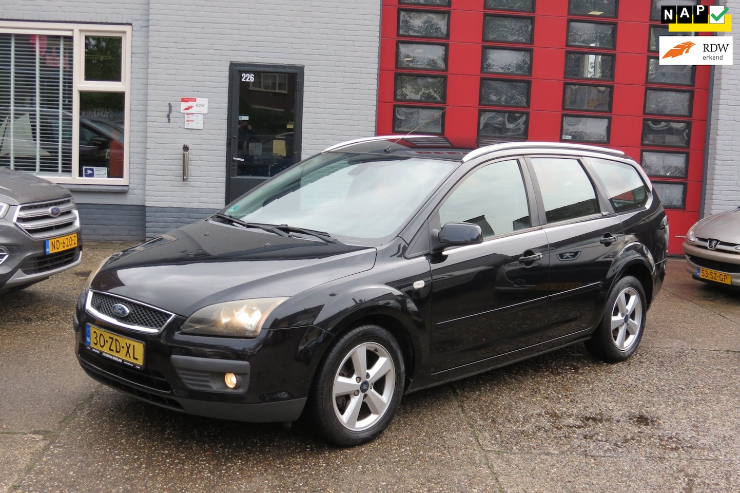Ford Focus Wagon - 1.8-16V NWE APK, , AIRCO, NAVI , TREKHAAK , PDC - AutoWereld.nl