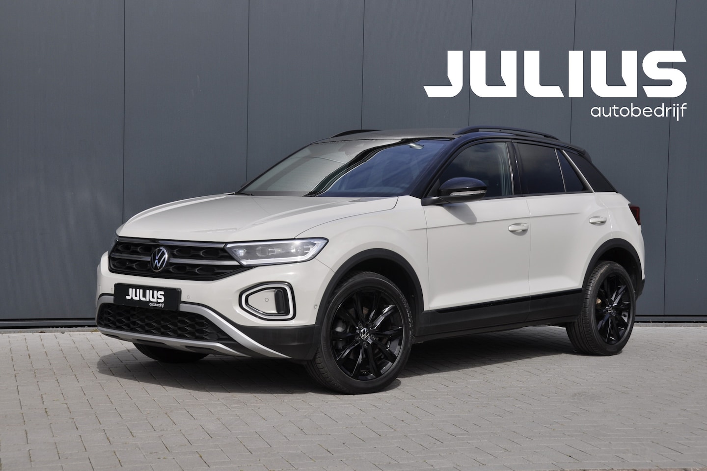 Volkswagen T-Roc - 1.5 TSI Style Trekhaak ACC NAVI Black Syle - AutoWereld.nl