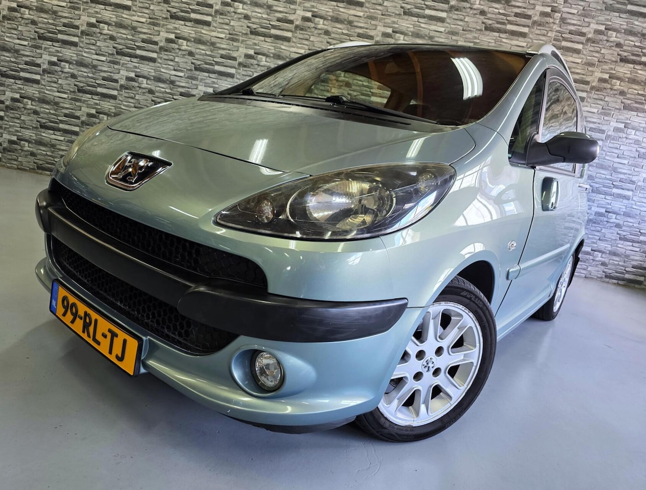 Peugeot 1007 - 1.6-16V Sporty *Nieuwe APK*Cruise*Trekhaak*NAP! - AutoWereld.nl