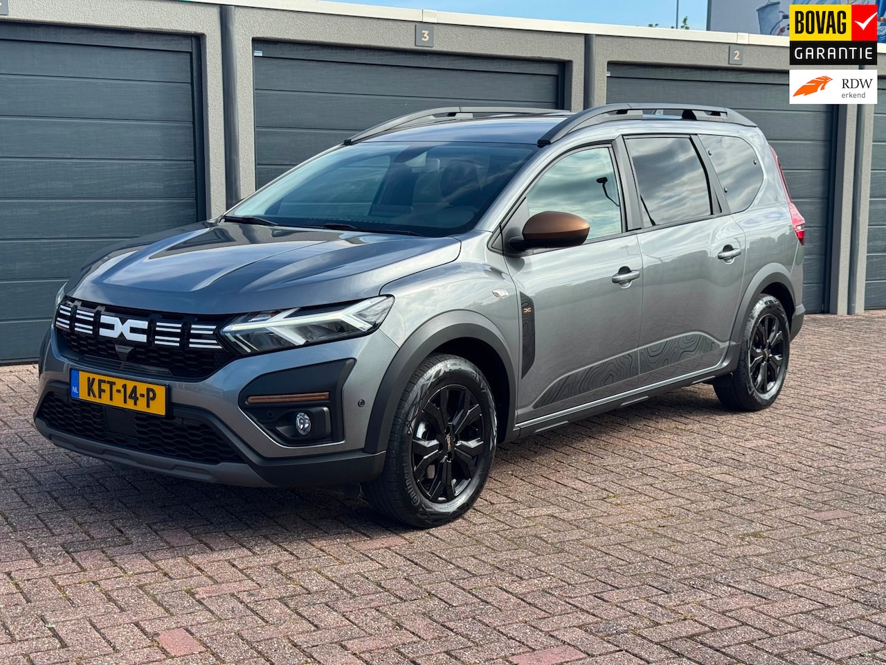 Dacia Jogger - 1.6 Hybrid 140 Extreme 7P / Navi / Camera / Trekhaak - AutoWereld.nl