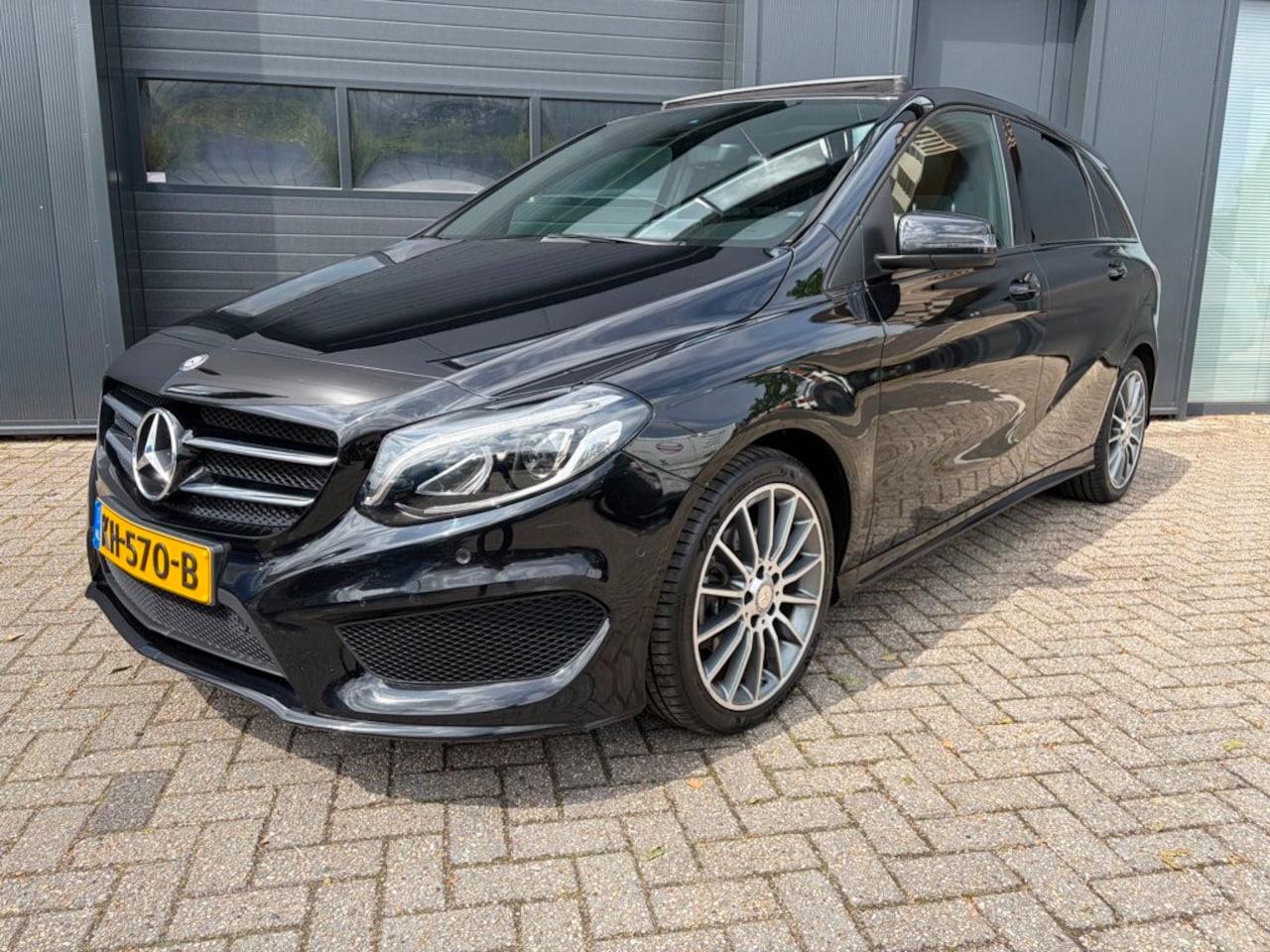 Mercedes-Benz B-klasse - 180 AMG Night Edition Plus|Automaat|Pano - AutoWereld.nl