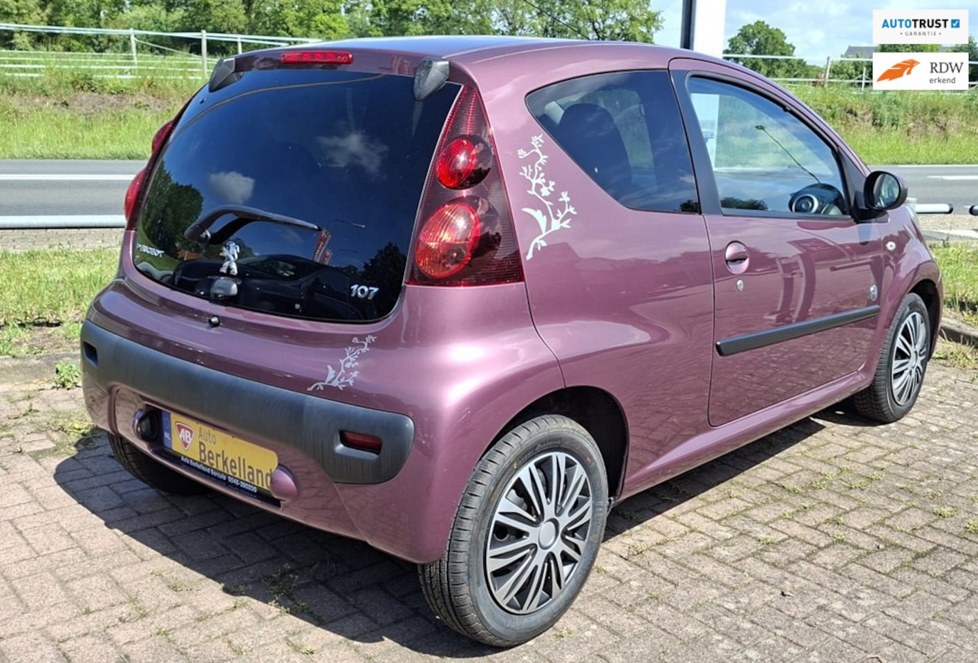 Peugeot 107 - 1.0 Envy 3-Drs Airco / Weinig KMS - AutoWereld.nl