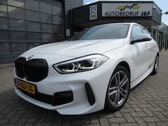 BMW 1-serie - 116i Executive Edition / AUTOMAAT / PANO / NAV / Camera / Stoelverwarming