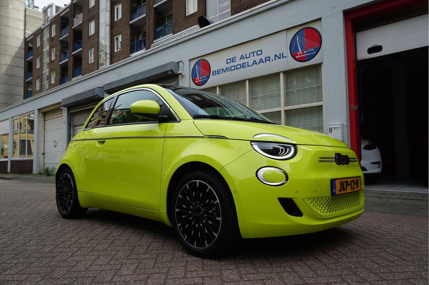 Fiat 500 - La Prima | Ultra Luxe | Leer | Panorama | Adaptive cruise + Lane | Apple Carplay | 17inck - AutoWereld.nl