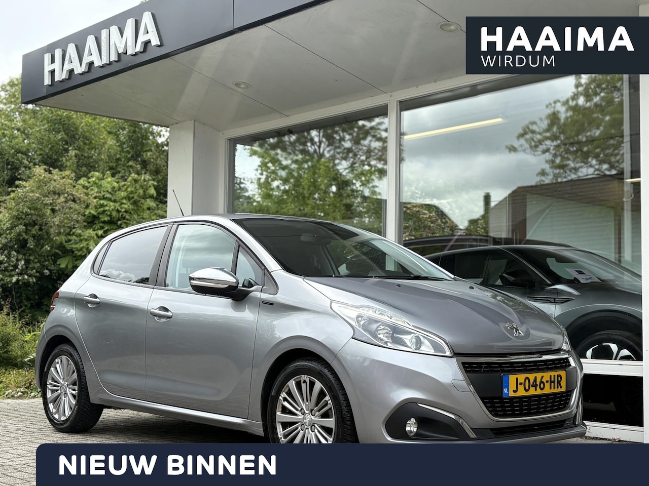 Peugeot 208 - 1.2 82pk Signature | Weinig kilometers | Navigatie | Cruise Control | Parkeersensoren | Pr - AutoWereld.nl