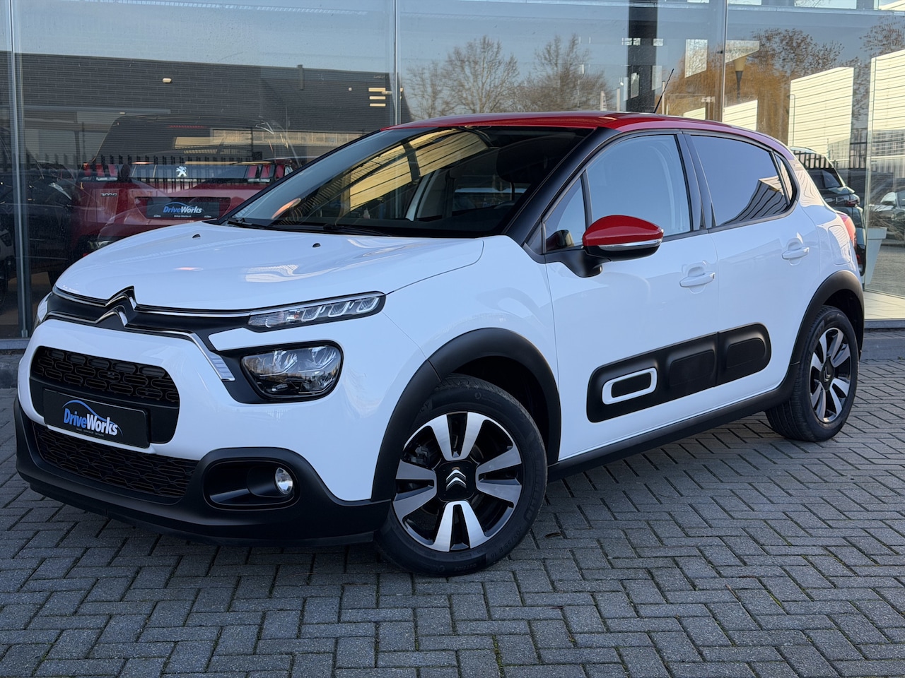 Citroën C3 - 1.2 PureTech SHINE | Automaat | Carplay | PDC | Weinig kilometers | Interesse, Proefrit? B - AutoWereld.nl