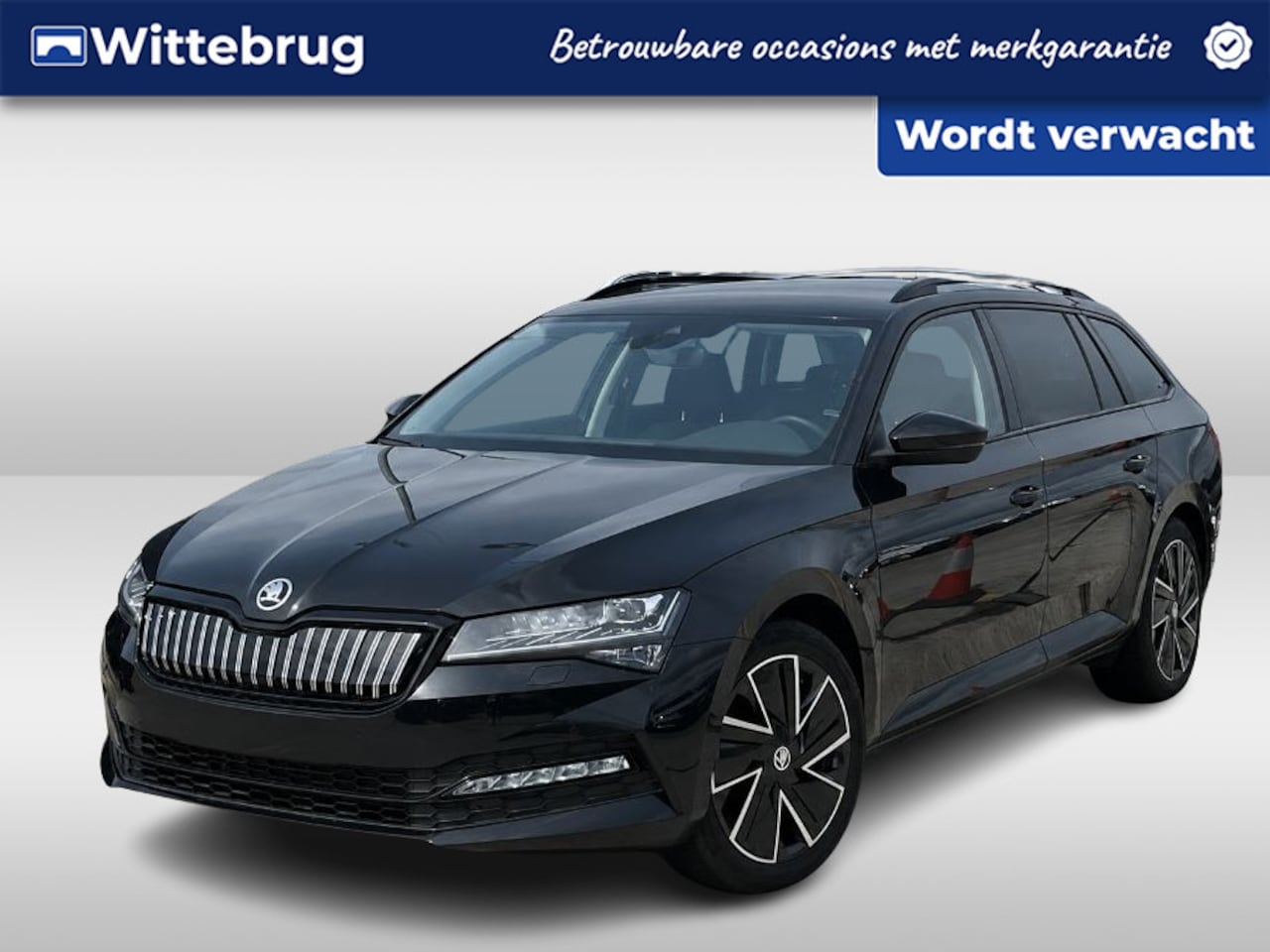Skoda Superb Combi - 1.4 TSI DSG 218 pk iV Style / Virtual cockpit / Black Pack / Matrix verlichting / 18'' LMV - AutoWereld.nl