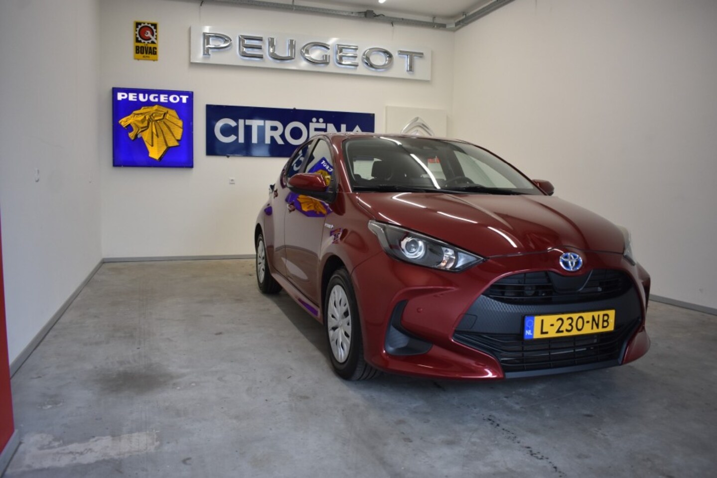 Toyota Yaris - 1.5 Hybride Active Automaat 16.000 Km. - AutoWereld.nl