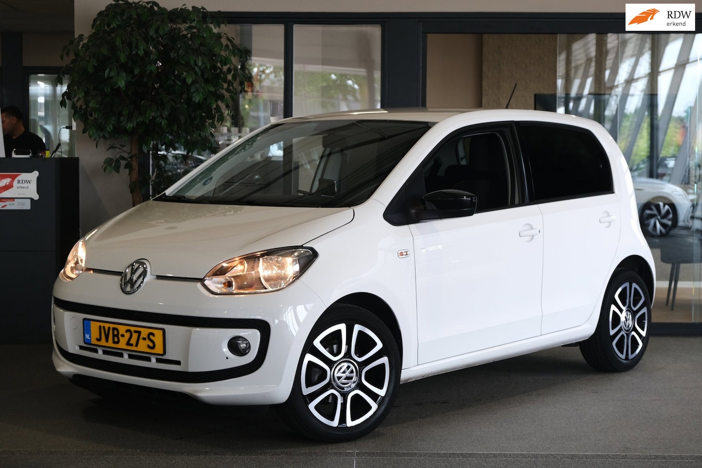 Volkswagen Up! - 1.0 high up! Groove Airco Navi - AutoWereld.nl