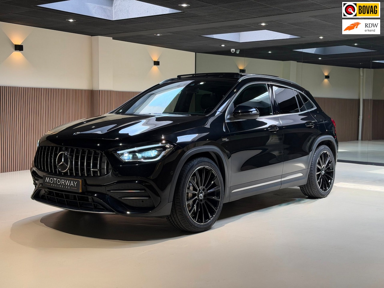 Mercedes-Benz GLA-Klasse - AMG 35 4Matic Pano|Memory|Camera|Stoelverwarming|ACC - AutoWereld.nl