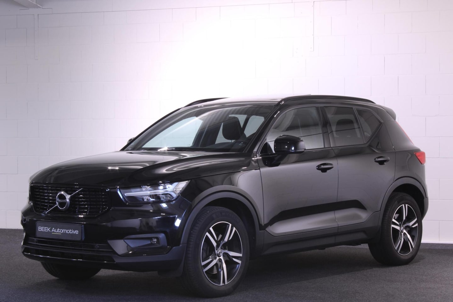 Volvo XC40 - 2.0 T5 AWD R-Design | Panoramadak | H/K | - AutoWereld.nl