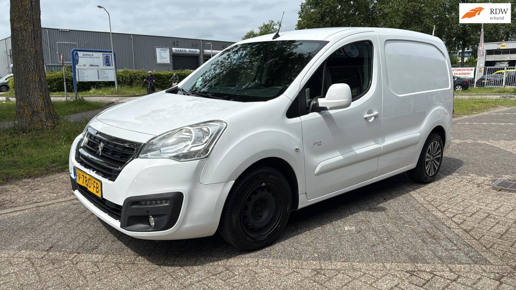 Peugeot Partner - 120 1.6 MARGE BlueHDi 100 L1 Première S&S AUTOMAAT - AutoWereld.nl