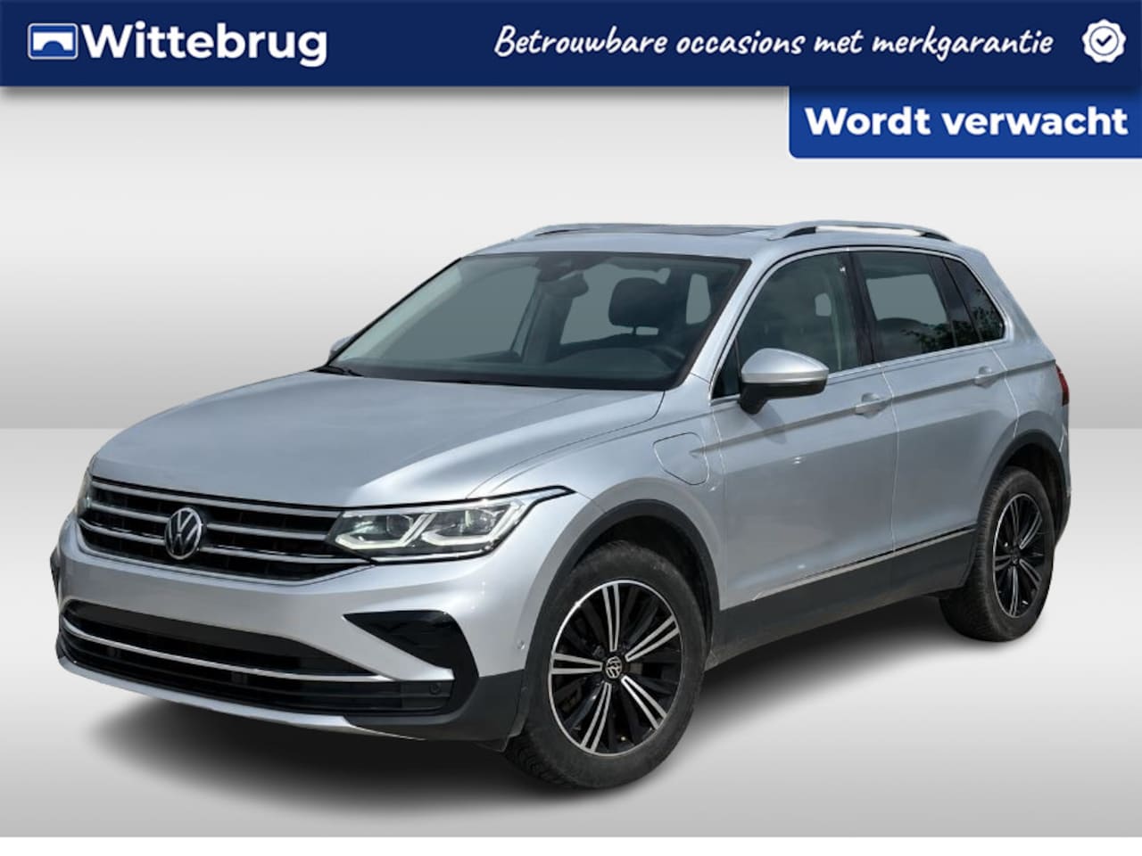Volkswagen Tiguan - 1.4 TSI eHybrid 245pk Elegance DSG Automaat / Panorama schuifdak / LM 18 inch / IQ LED / E - AutoWereld.nl