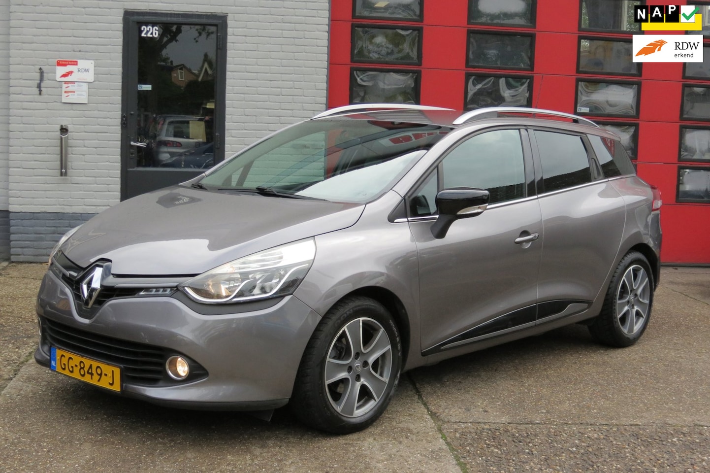 Renault Clio Estate - 0.9 TCe Night&Day , Navi , Cruise , PDC - AutoWereld.nl