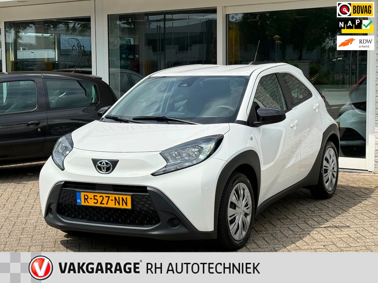 Toyota Aygo X - 1.0 VVT-i MT play 1.0 VVT-i MT Play - AutoWereld.nl