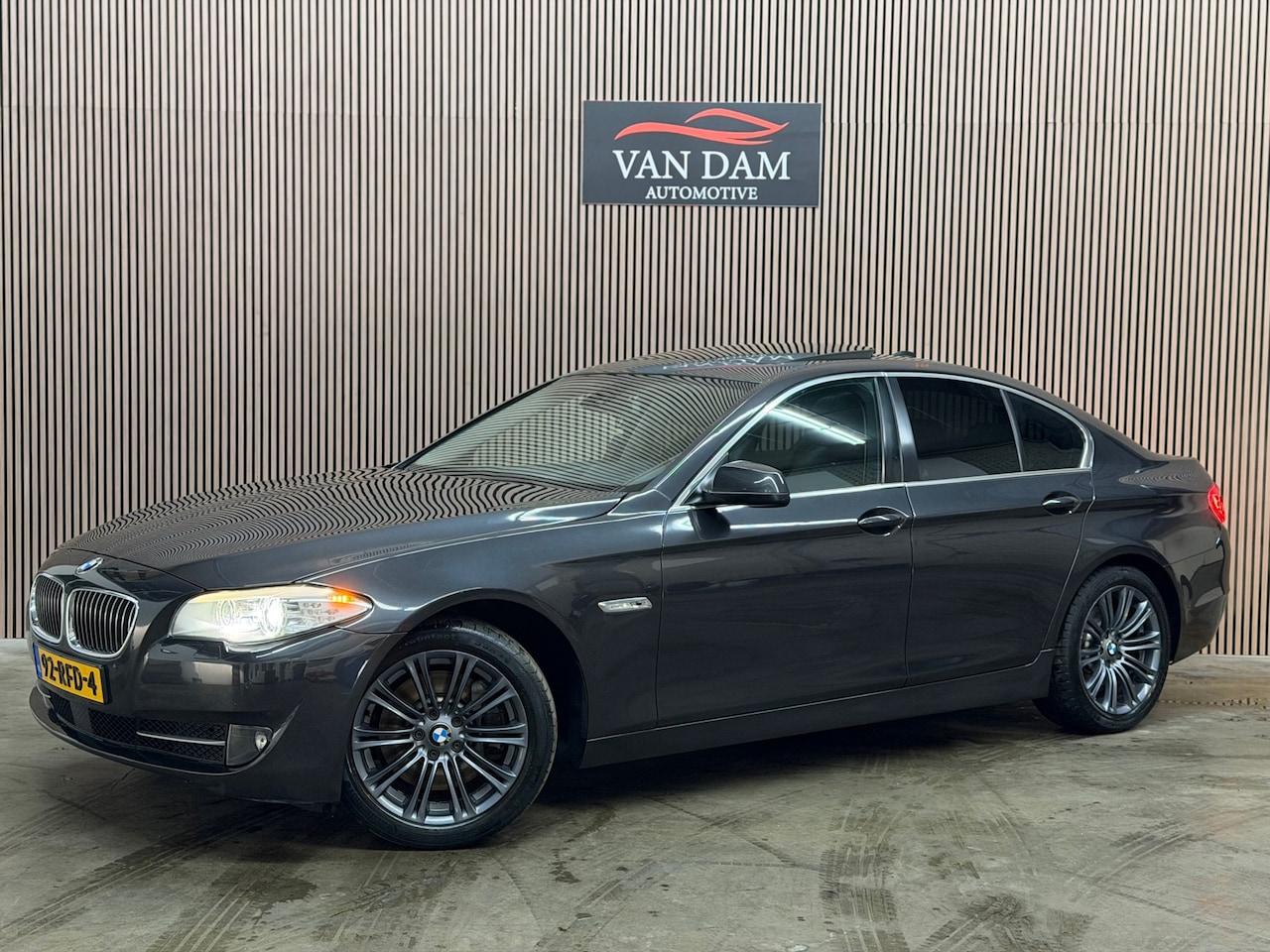BMW 5-serie - 528i High Executive 2010 LED PANO LEDER NAVI MEMORY - AutoWereld.nl