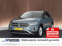 Volkswagen T-Roc - 1.5 TSI 150pk DSG Style Trekhaak Camera Stoelverwarming Virtual Cockpit Navigatie