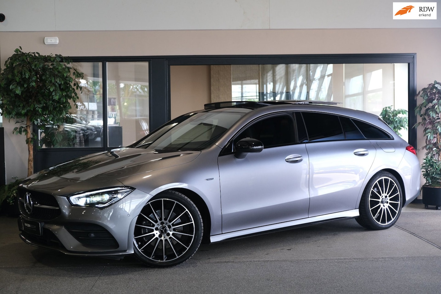 Mercedes-Benz CLA-klasse Shooting Brake - 200 AMG DCT Pano Night Pakket Led Cam Cruise Pdc - AutoWereld.nl