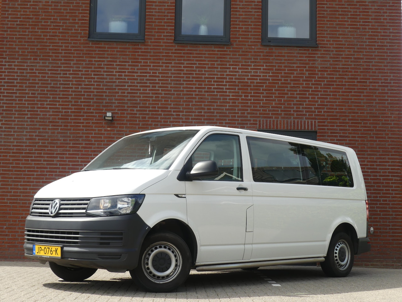 Volkswagen Transporter Kombi - 2.0 TDI 9 persoons - AutoWereld.nl
