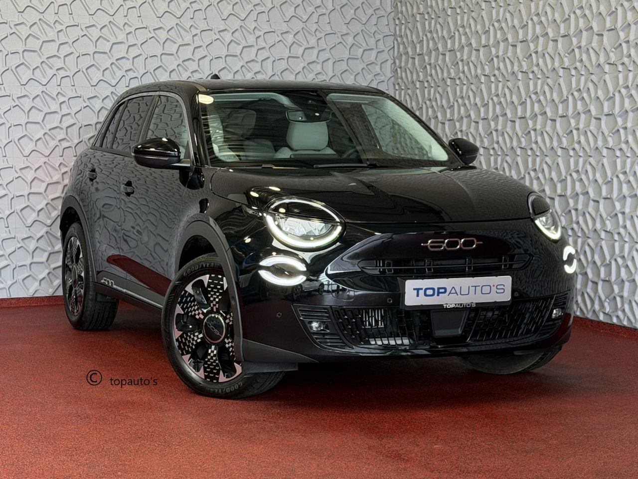 Fiat 600 - 1.2 HYBRID LA PRIMA CAMERA CARPLAY ADAP.CRUISE STOELVERW. ELEK.KLEP LEER MASSAGE ELEK.STOE - AutoWereld.nl