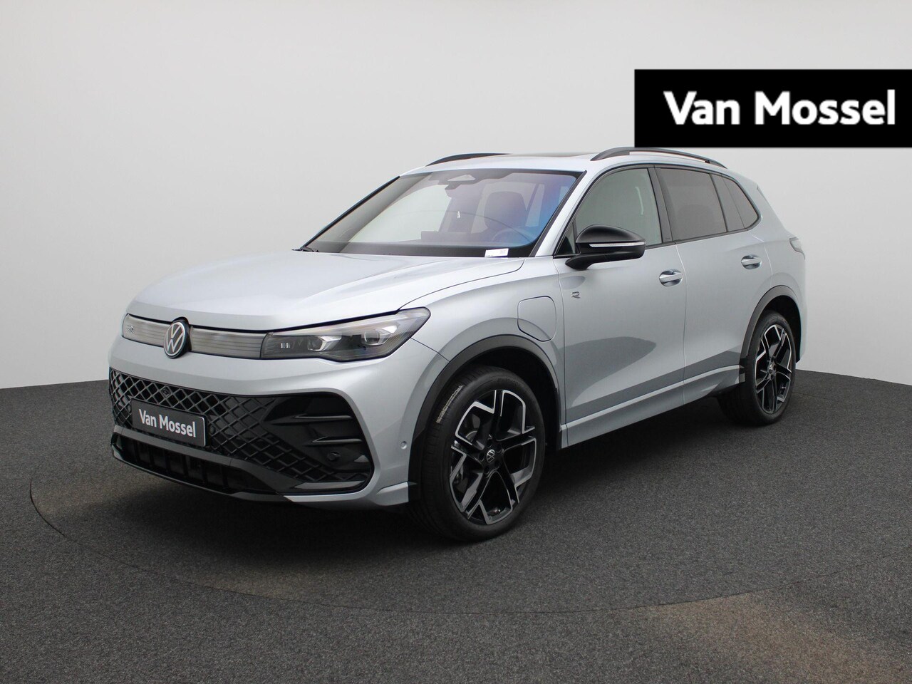 Volkswagen Tiguan - 1.5 eHybrid R-Line Edition 272 PK| Panoramadak | Trekhaak | Lederen Stoelen Met Geheugen | - AutoWereld.nl