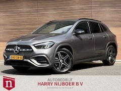 Mercedes-Benz GLA-Klasse - 250 e Business Solution AMG Sfeerverlichting / Navi / Led / Adapt Cruise / Stoelverwarming