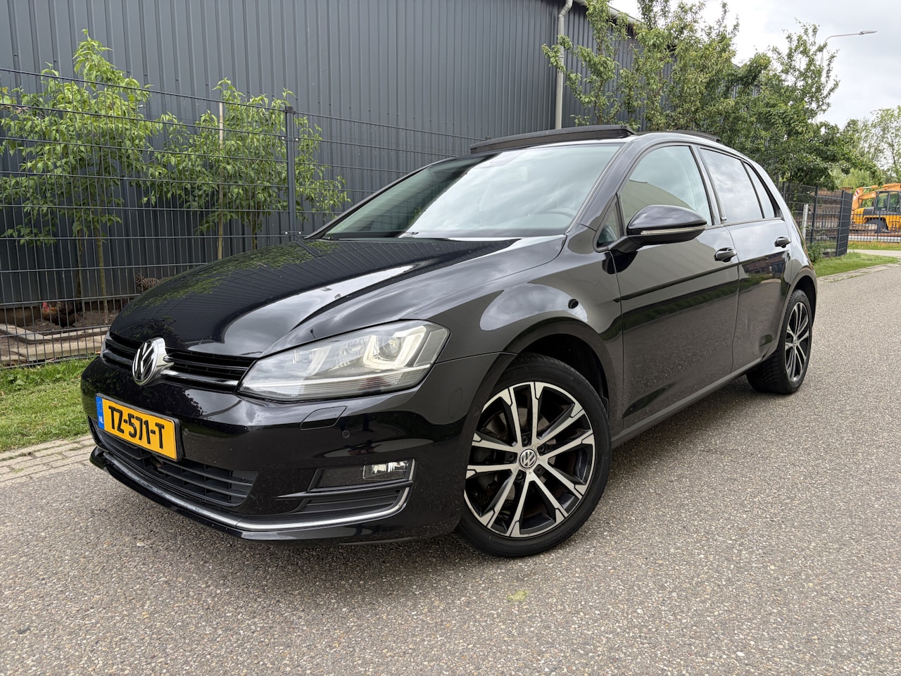 Volkswagen Golf - 1.6 TDI Connected Series / PANORAMADAK / NAVI / CRUISE - AutoWereld.nl