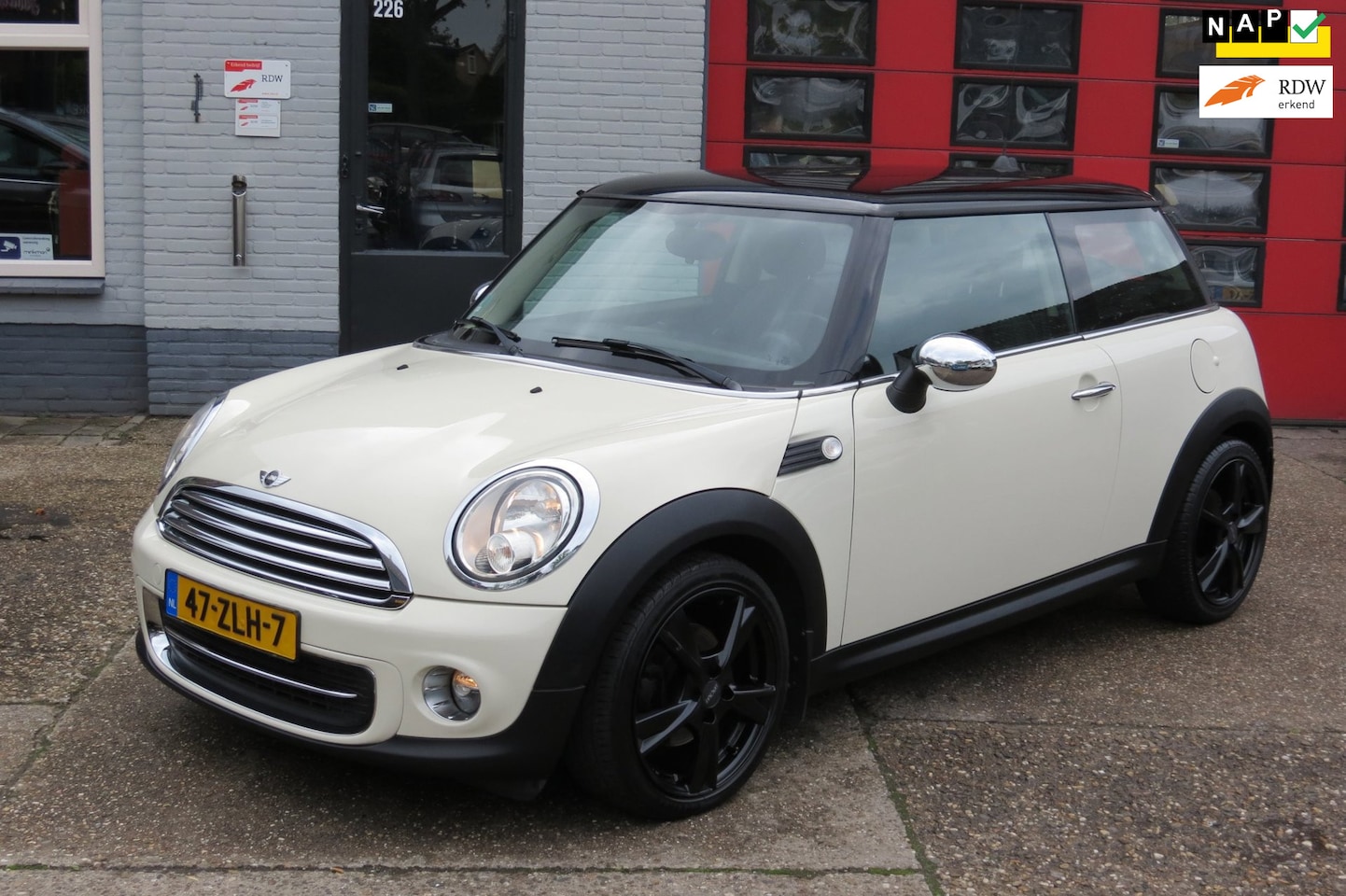 MINI One - Mini 1.6 Kite White ,Cr Contr, Navi , Airco, PDC , Nwe APK - AutoWereld.nl