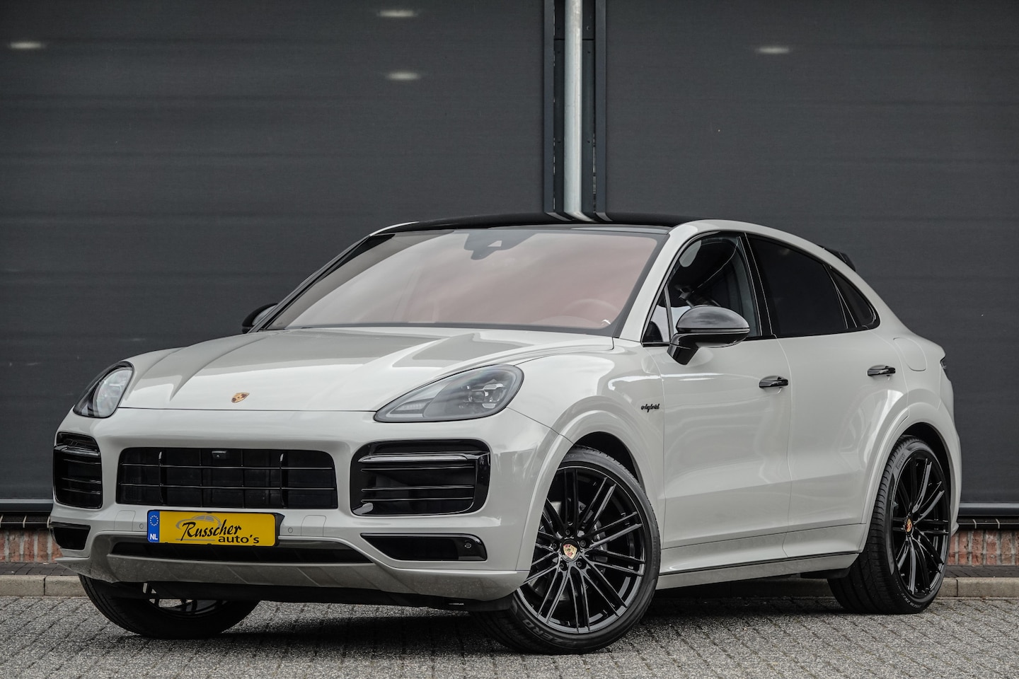 Porsche Cayenne Coupé - 3.0 E-Hybrid 462Pk Aut. | Platinum Edition | Luchtvering | Sport-Design Pakket | 360° Came - AutoWereld.nl