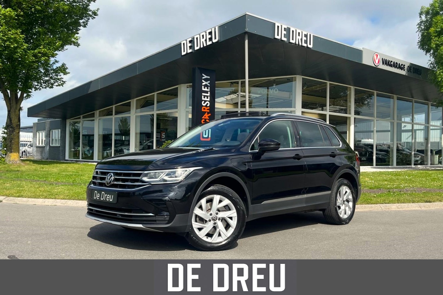 Volkswagen Tiguan - 1.4 TSI eHybrid Elegance 245pk | PANO | TREKHAAK | CAMERA | - AutoWereld.nl