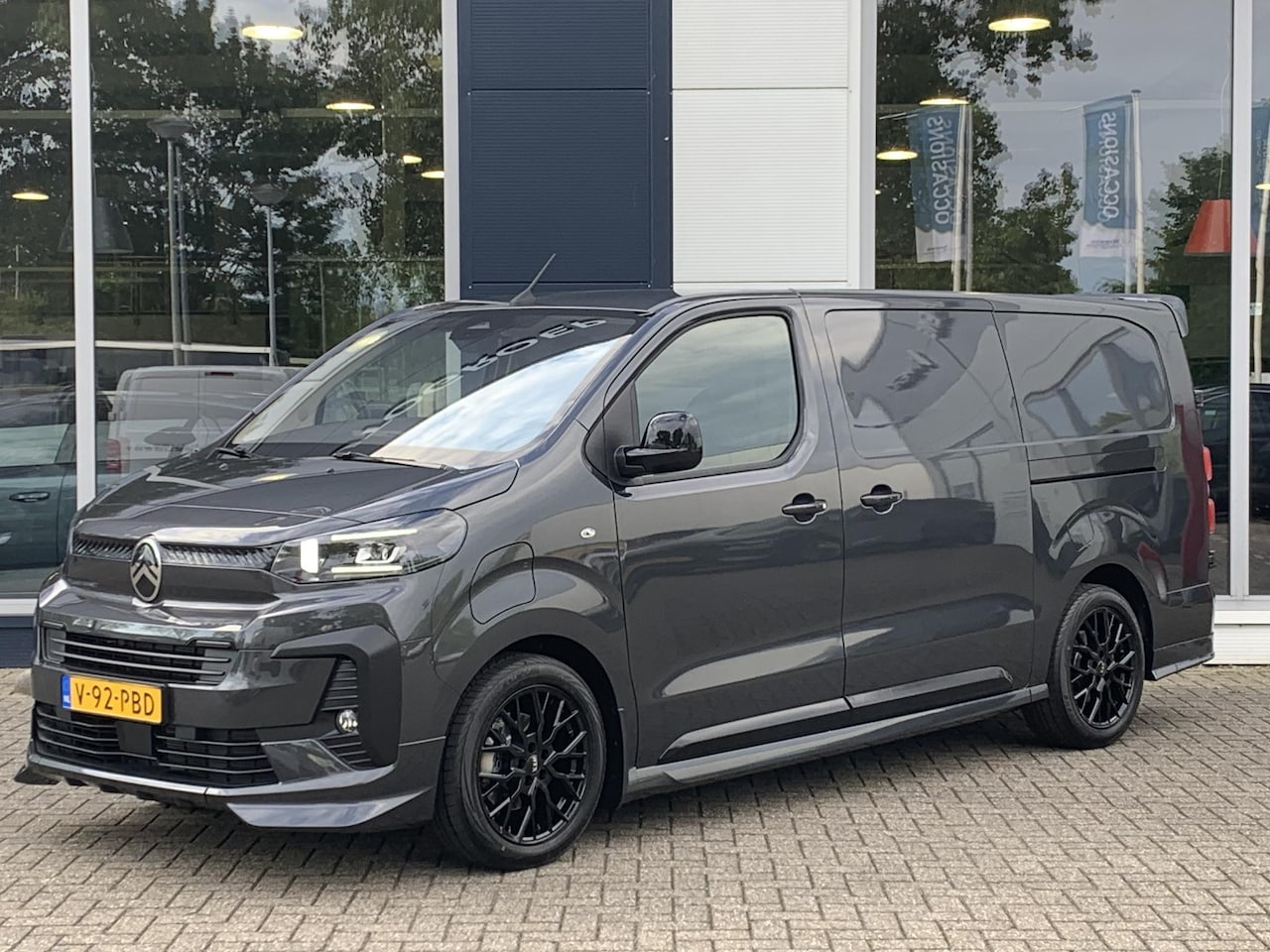Citroën ë-Jumpy - L3 136 75 kWh STX Edition | Leder | Stoelverwarming | 18inch wielen | Spoiler pakket | Cru - AutoWereld.nl