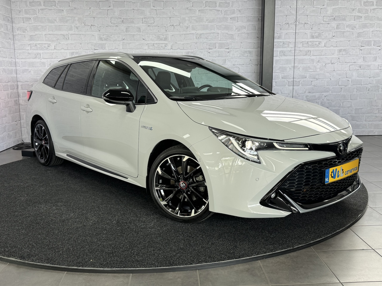 Toyota Corolla Touring Sports - 2.0 Hybrid GR-Sport Pano JBL HUD - AutoWereld.nl