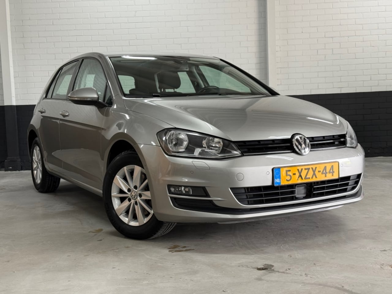 Volkswagen Golf - 1.4 TSI Highline Stoelverw. PDC V+A/ACC/Clima/Parkeer ass. - AutoWereld.nl