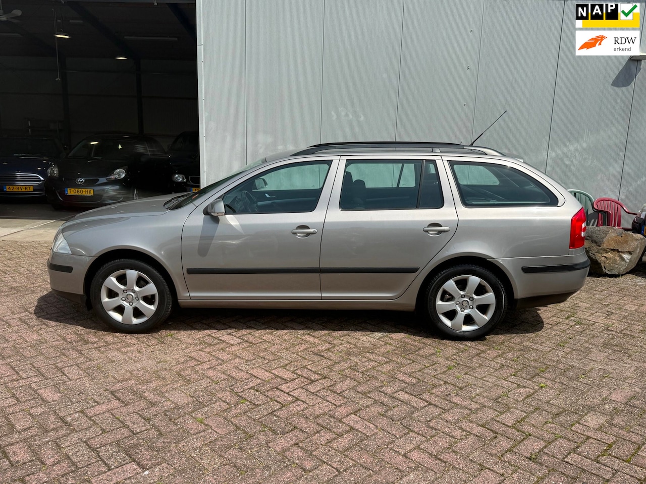 Skoda Octavia Combi - 1.6 Classic 1.6 Classic - AutoWereld.nl