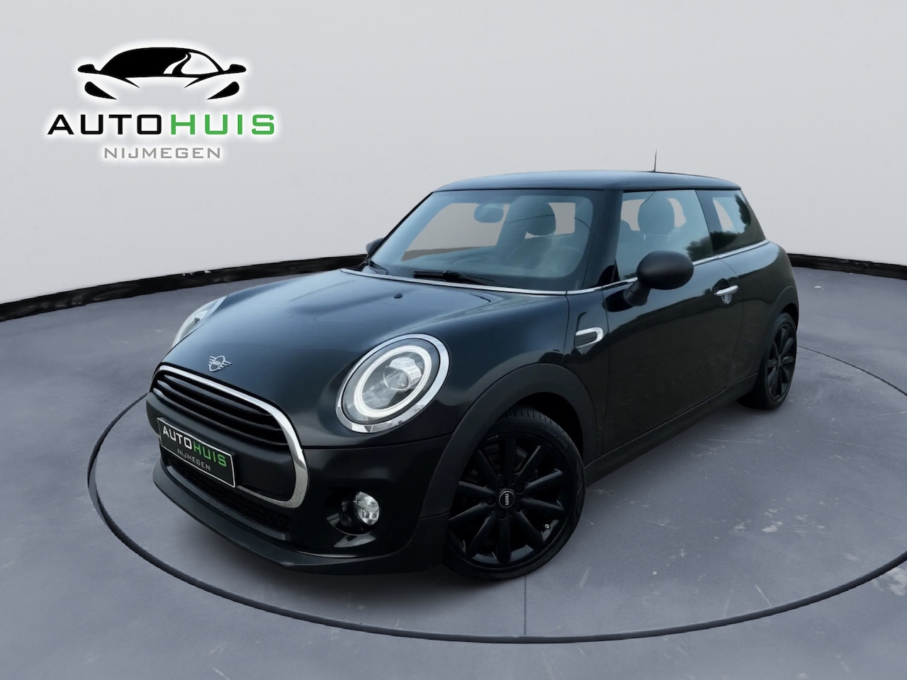 MINI Mini - MINI 3-deurs 2018 Midnight Black Metallic Led koplampen 17" Stoelverwarming lm velgen - AutoWereld.nl
