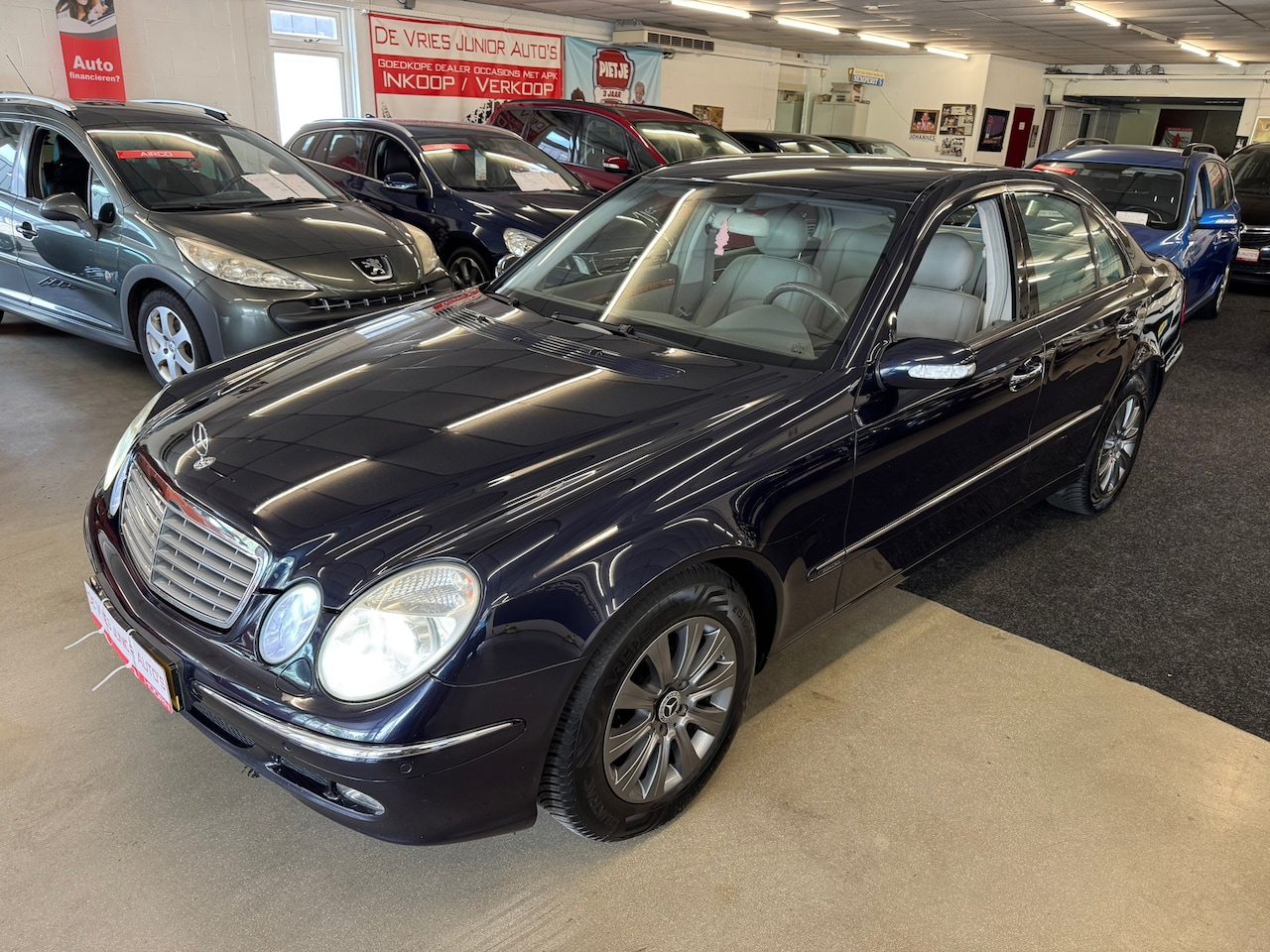 Mercedes-Benz E-klasse - 200 K. Classic. Zeer goed onderhouden, rekeningen netjes aanwezig! - AutoWereld.nl