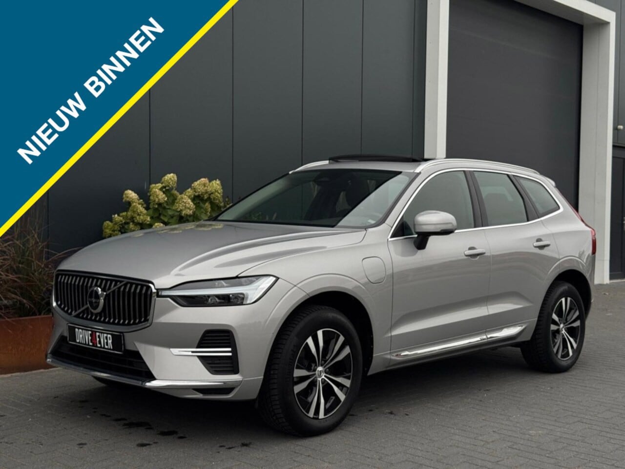 Volvo XC60 - 2.0 T6 Recharge AWD Inscription | PANO | Carplay - AutoWereld.nl
