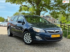 Opel Astra Sports Tourer - 1.4 Turbo Cosmo | '' 122.000 Km '' + Cruise + Clima + Navi Nu € 5.975,