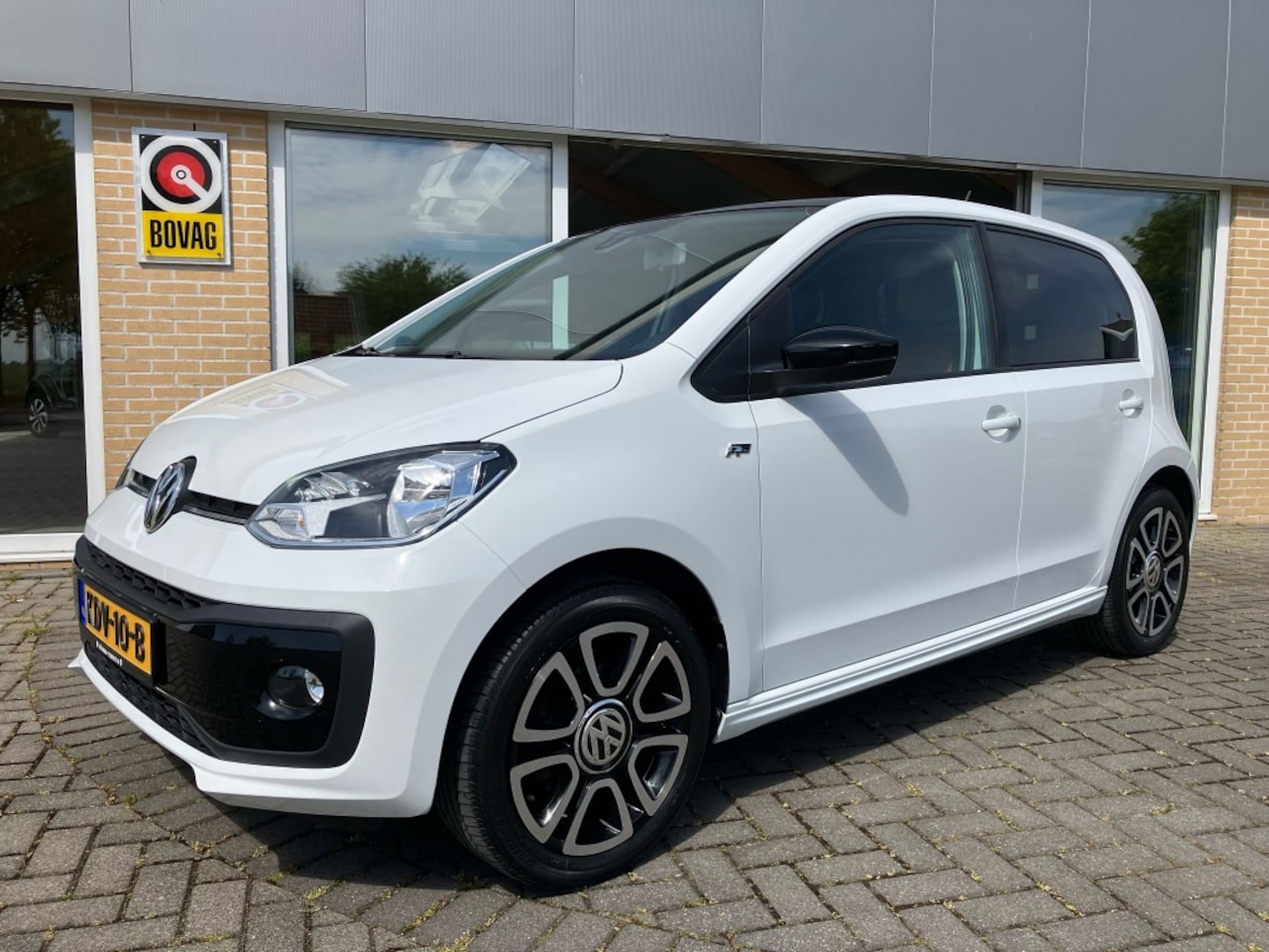 Volkswagen Up! - 1.0 high up met R-line pakket! - AutoWereld.nl