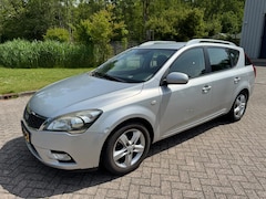 Kia Cee'd Sporty Wagon - 1.4 CVVT Navigator Plus Pack NAVI CRUISE CAMERA TREKHAAK AFNEEMBAAR