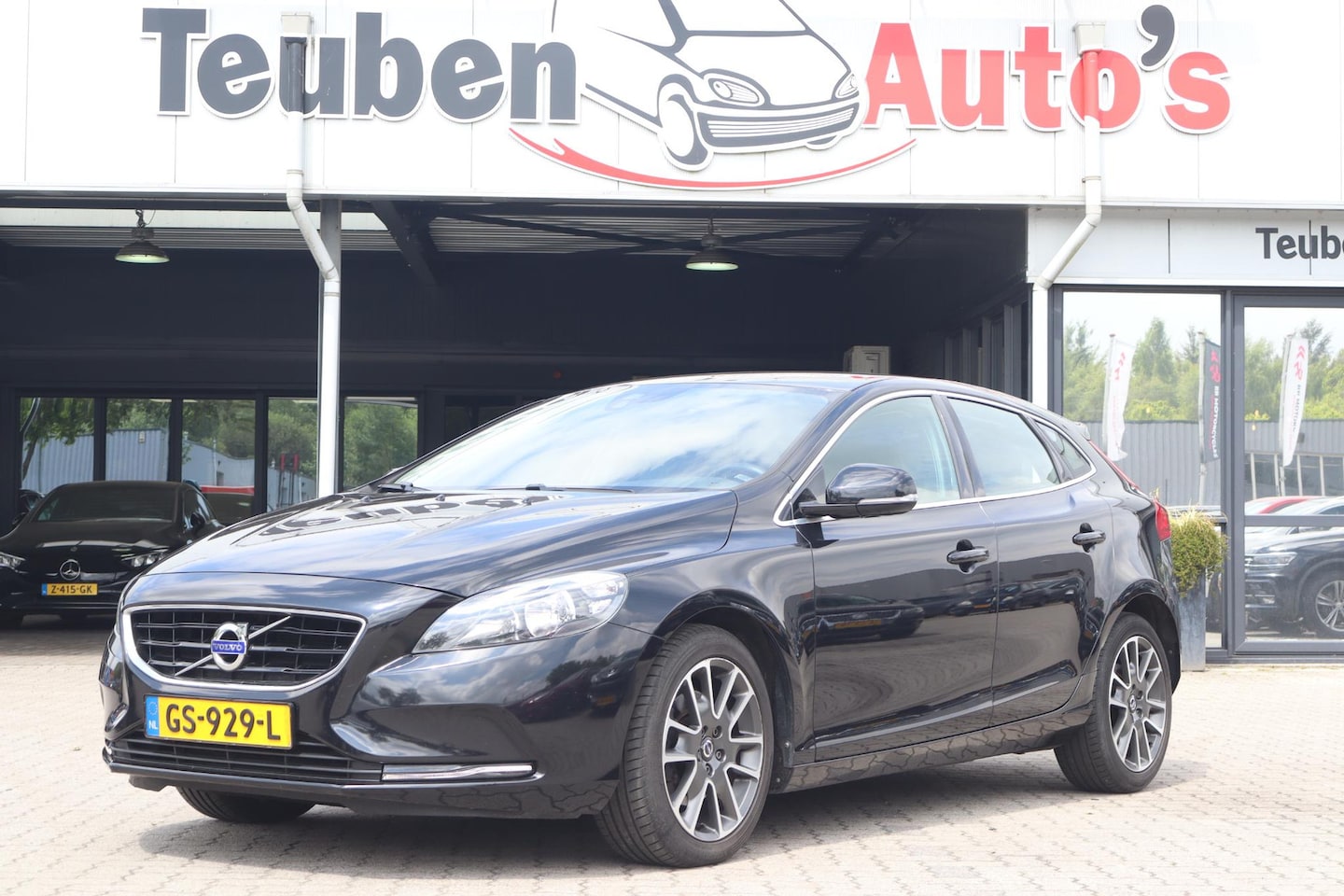 Volvo V40 - 1.6 T4 R-Design | Automaat | Navigatie | Cruise control | Climate control | Trekhaak - AutoWereld.nl