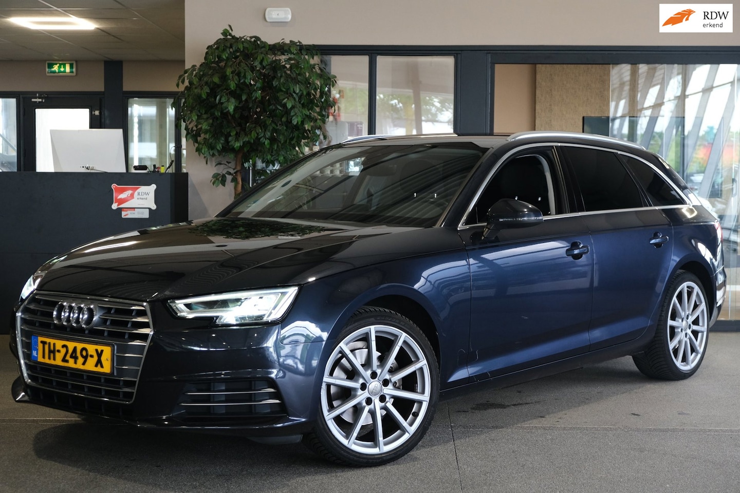 Audi A4 Avant - 1.4 TFSI Sport Lease Edition Airco Navi PDC - AutoWereld.nl