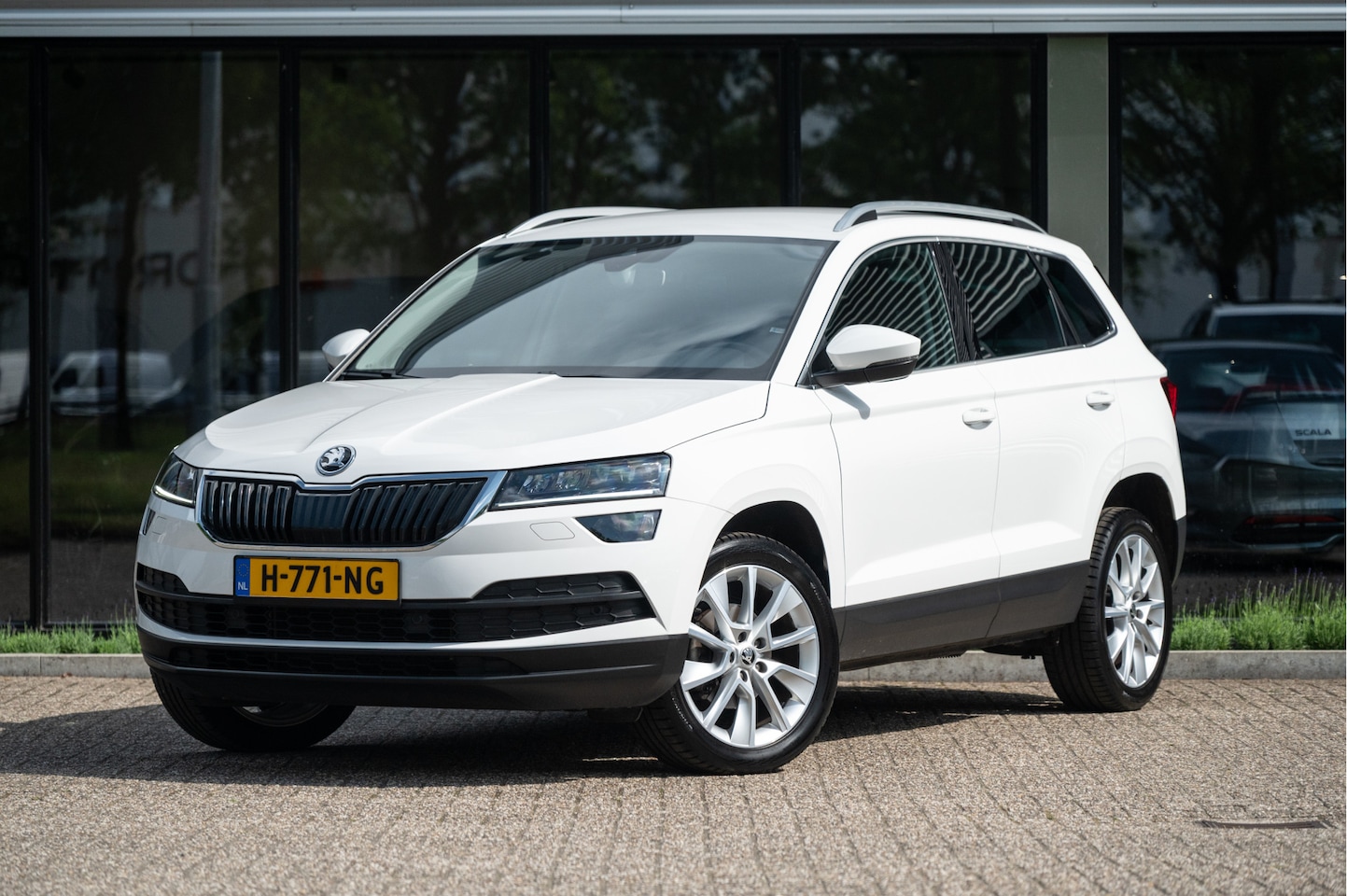 Skoda Karoq - 1.5 TSI ACT Style DSG | Trekhaak | Varioflex | Navi | Stoel- Stuurverw. | Apple CarPlay | - AutoWereld.nl