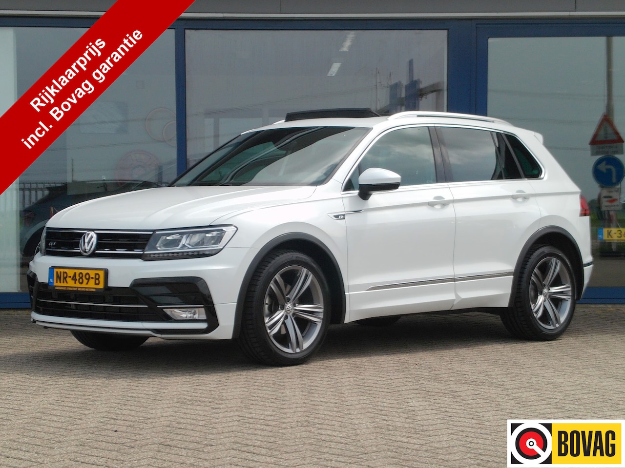 Volkswagen Tiguan - 1.4 TSI Comfortline Business R 1.4 TSI Comfortline Business R, Elektr. Trekhaak / Schuifdak / Virtual Cockpit / ErgoActiv - AutoWereld.nl
