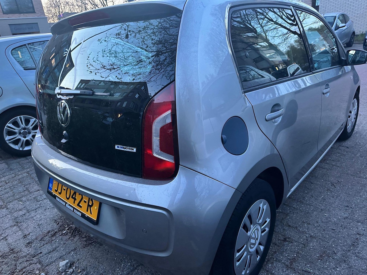 Volkswagen Up! - 1.0 move up! BlueMotion 60 PK| Automaat | Origineel Nederlands | Navigatie | Cruise Contro - AutoWereld.nl