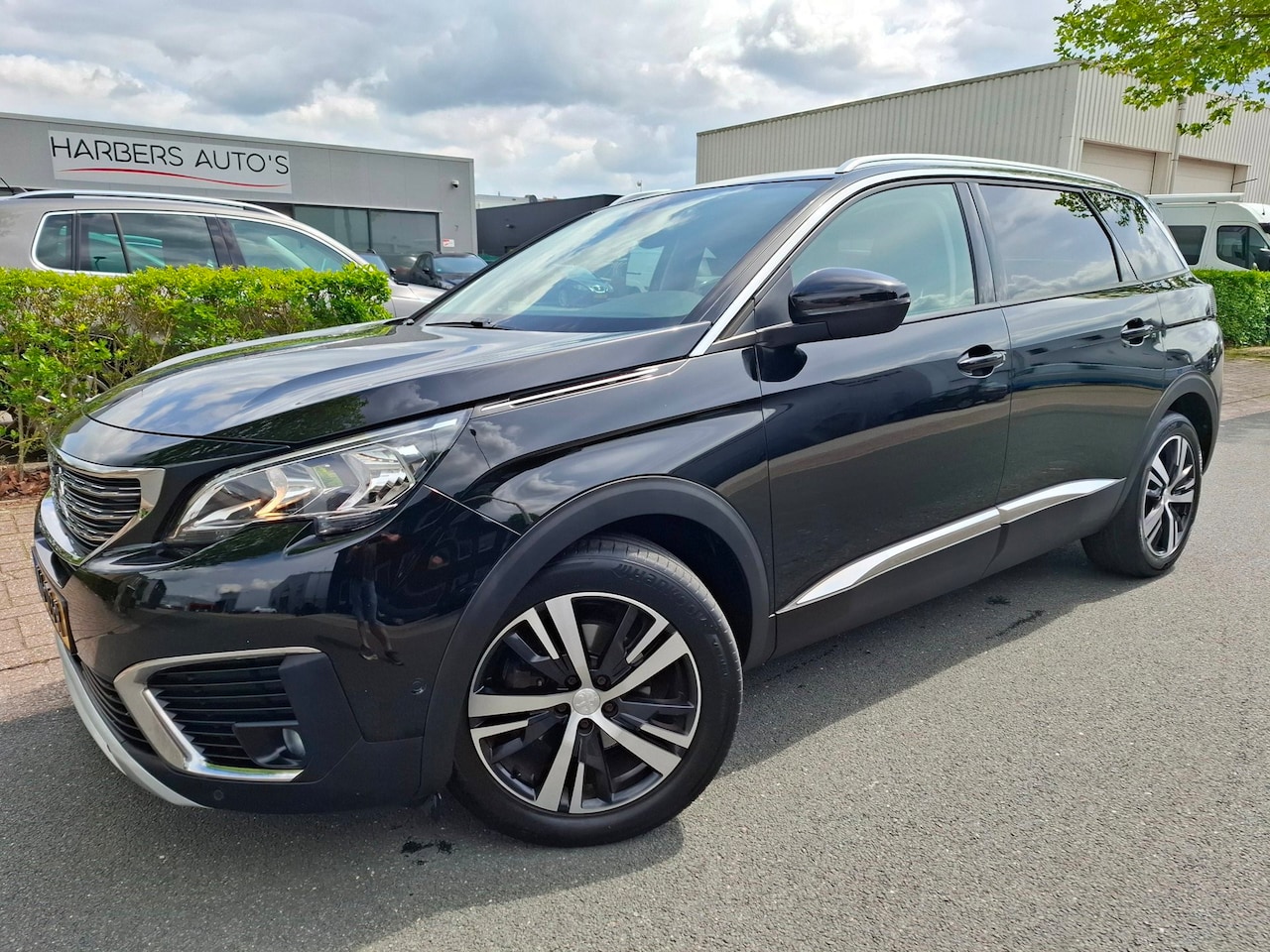 Peugeot 5008 - 1.2 PureTech Allure CLIMA/CRUISE/CAMERA/TREKHAAK! - AutoWereld.nl