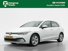 Volkswagen Golf - 1.0 TSI Life | Navigatie | Vierseizoenenbanden
