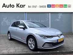 Volkswagen Golf - 1.0 TSI Life Climatronic Parkeersensoren Navigatie