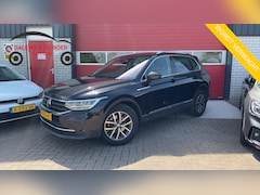 Volkswagen Tiguan - 1.5 TSI Life Business FULL LED / CAMERA / STOELVERW / STUURVERW / CARPLAY / CLIMA / DAB+ /